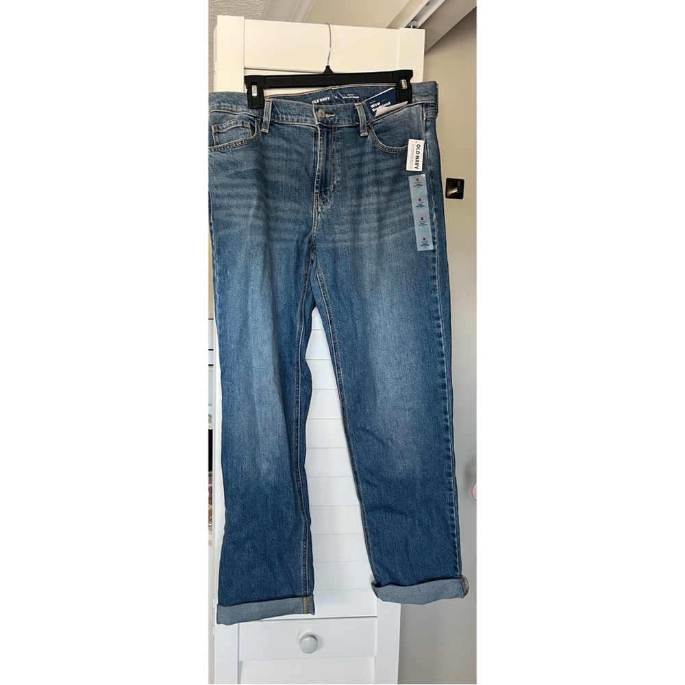 BNWT Old Navy Mid Rise Wow Boyfriend Jeans